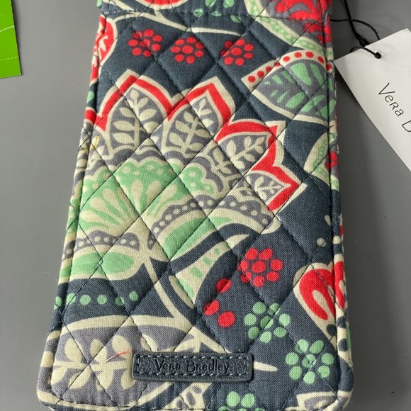 A Bundle of Two (2) Vera Bradley New Items with Tags - Picture 2 of 8